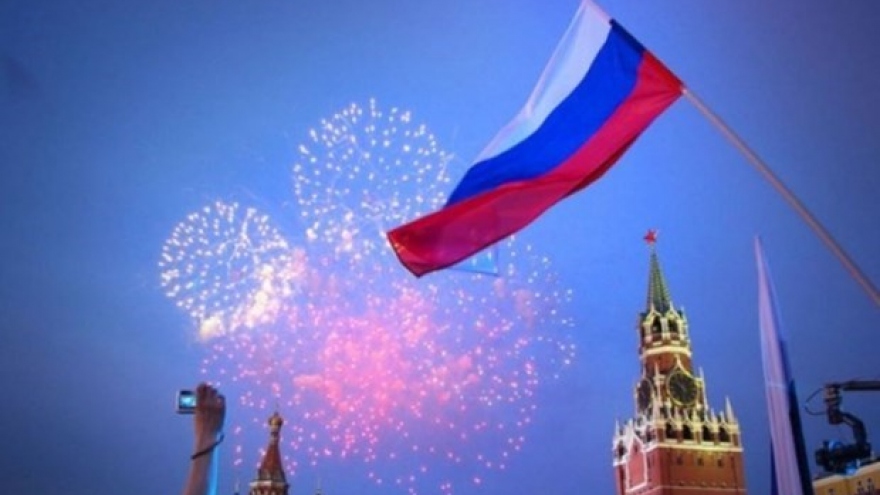 Leaders extend congratulations on Russia Day